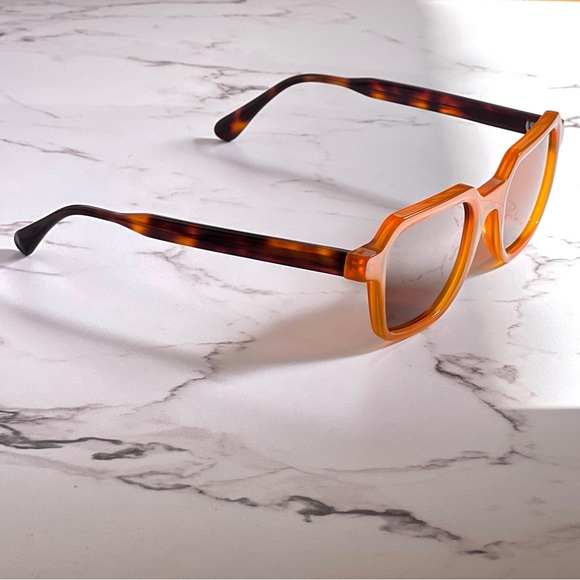 Polarized sunglasses for women or men. - Picture 3 of 4